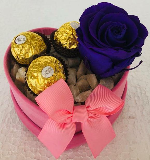 Caja Coraz�n con Rosa Preservada y Bombones Ferrero Rocher